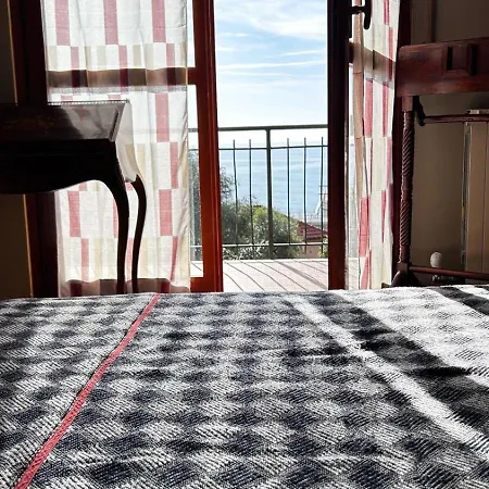 Sea View With Terrace & Free Parking Apartmán