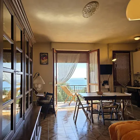 アパート Sea View With Terrace & Free Parking サン・ロレンツォ・アル・マーレ
