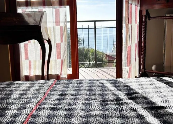 Sea View With Terrace & Free Parking Апартаменты